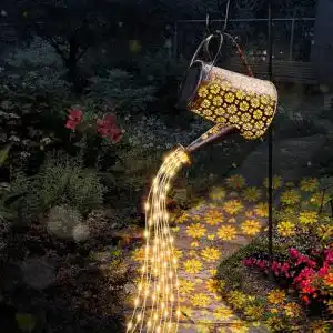 Gießkanne mit Lichterkette von Cecombine Solargießkanne für den Außenbereich