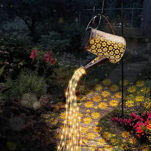 Gießkanne mit Lichterkette von Cecombine Solargießkanne für den Außenbereich