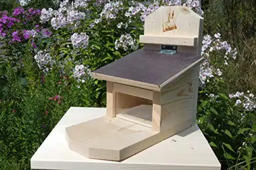 Eichhörnchen-Futterhaus aus Niederbayern von Arbrikadrex