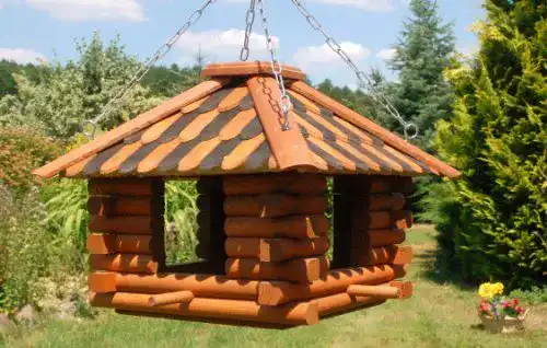 Großes Vogelhaus aus Holz mit Ketten zum Aufhängen