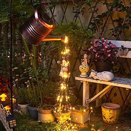 Gießkanne mit Lichterkette von Lifemet für Gartenbeleuchtung