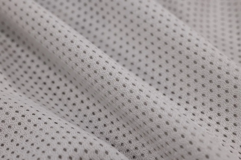 Detailansicht des Sitzpolsters einer Damen-Radhose, zeigt hochwertige Polsterung und Stofftextur.