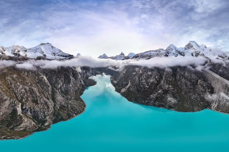 Eine beeindruckende, weite 360 Grad Panoramaaufnahme einer malerischen Landschaft, die ein immersives Seherlebnis verspricht.