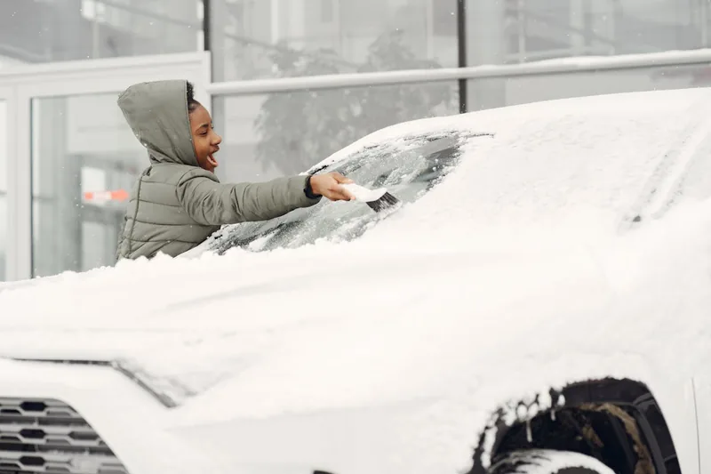 Klarer Produkt-Shot eines Auto Eiskratzers