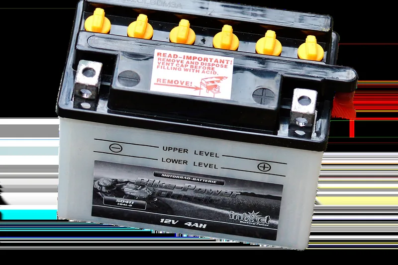 Detaillierte Nahaufnahme der roten und schwarzen Pole einer Autobatterie für elektrische Verbindungen.