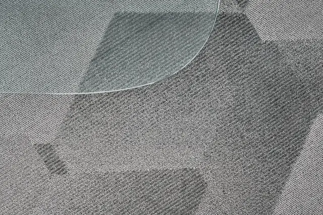 Hochwertige, transparente Bodenschutzmatte, perfekt für den Bürobereich unter dem Schreibtisch.