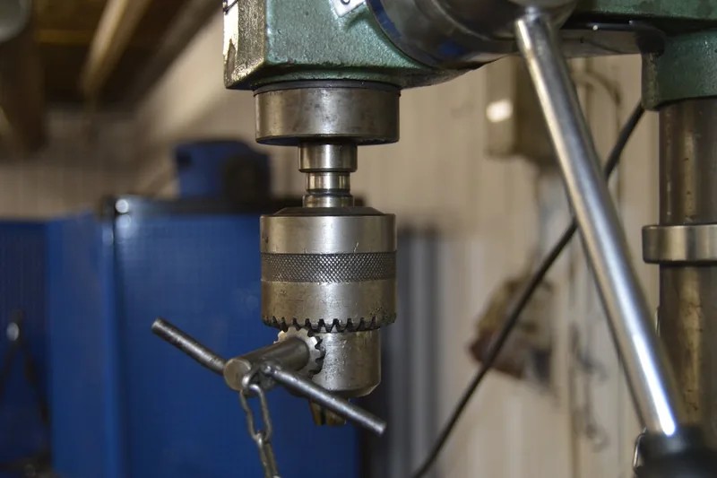 Hochwertiges Bohrfutter MK2 mit Morsekegel-Schaft auf weißem Hintergrund präsentiert.