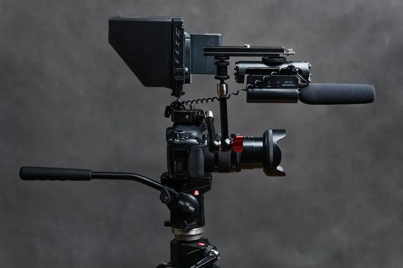Hochauflösendes Produktbild einer modernen Spiegelreflexkamera, die für erstklassige Fotografie steht.