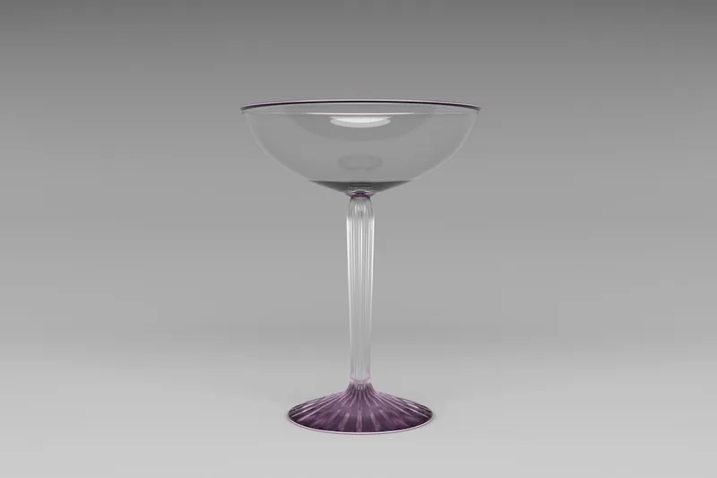 Hochwertiges Cocktailglas auf neutralem Hintergrund, bereit für stilvolle Mixgetränke und Genuss.