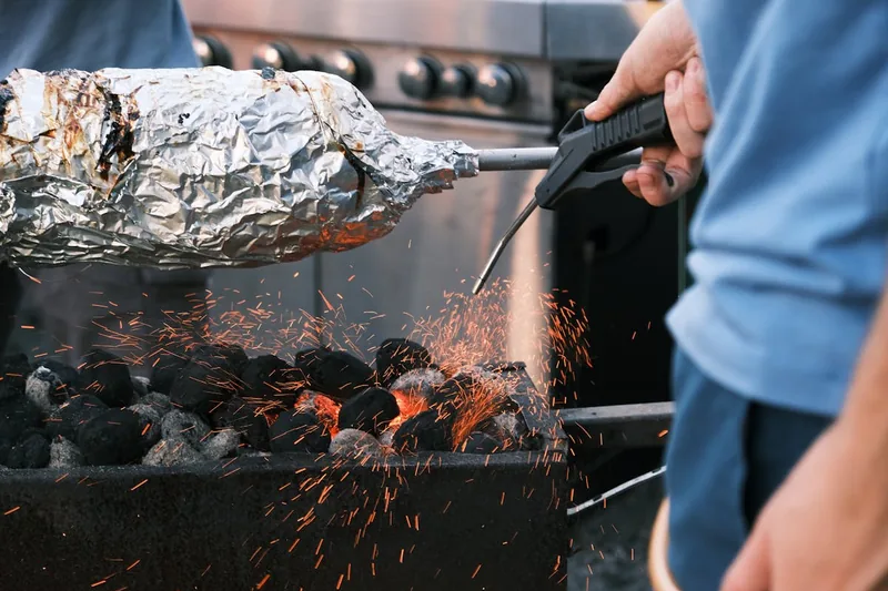 Nahaufnahme des Heizelements eines elektrischen Grillanzünders, die hochwertige Verarbeitung zeigend.