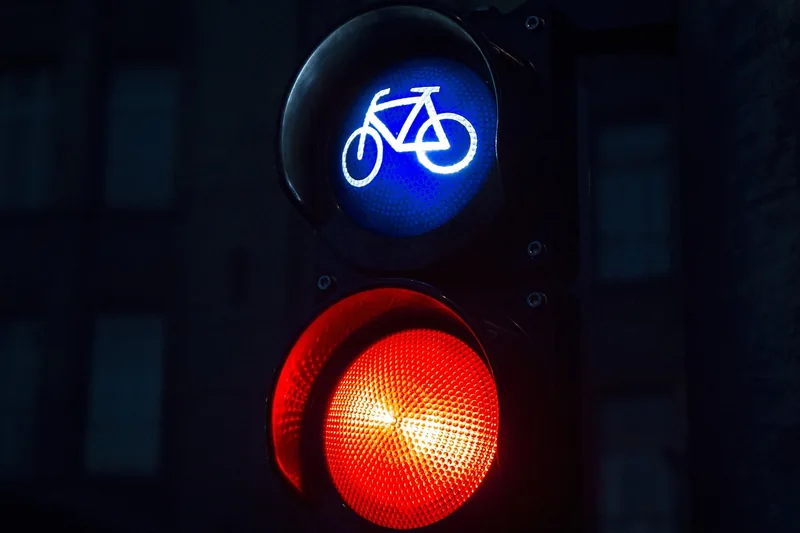 Superhelles Fahrradlicht-Set als Top-Produktfoto.
