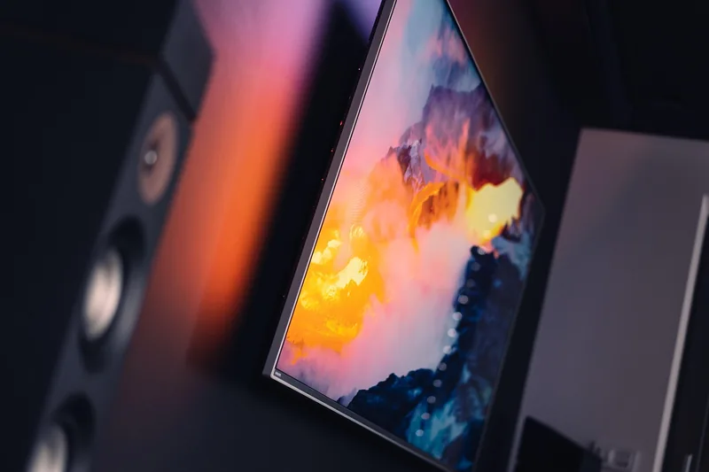 Detailaufnahme eines 4K-Fernsehbildschirms mit der feinen Pixelstruktur für gestochen scharfe Bilder.