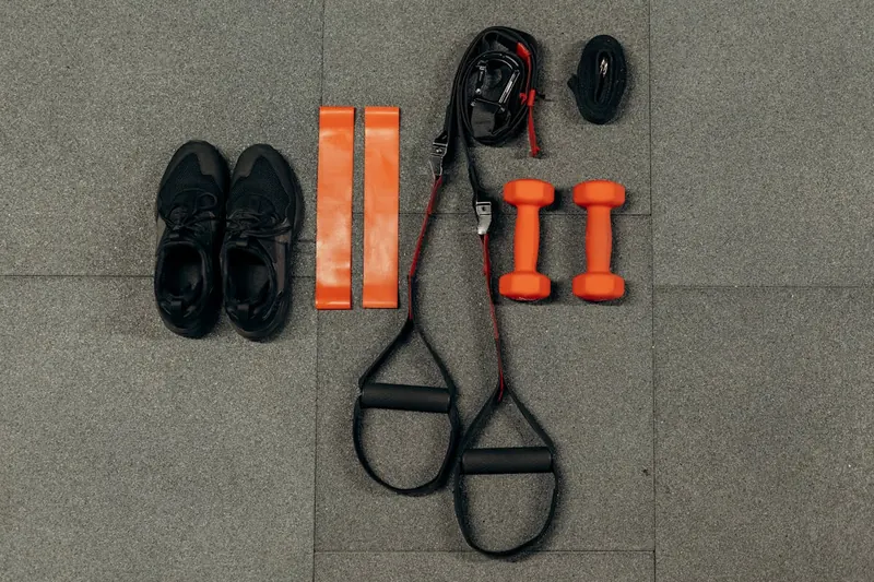 Detailaufnahme der gewebten Textur eines Fitnessbandes für Stärke und Haltbarkeit.
