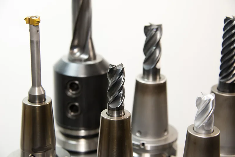 Nahaufnahme der scharfen Schneiden eines Kegelsenkers, zeigt präzise Verarbeitung und Materialqualität.
