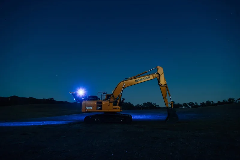 Hochwertiger LED-Baustrahler in kompakter Bauweise, ideal für professionelle Baustellenbeleuchtung.