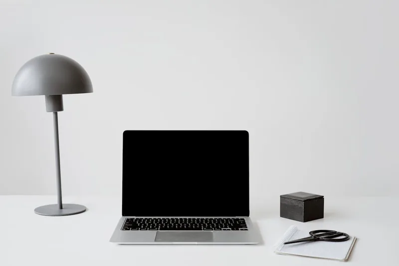 Moderne LED Schreibtischlampe, neutraler Hintergrund