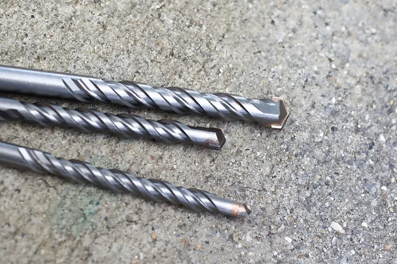 Eine aufgeräumte Werkstatt mit frisch bearbeiteten Materialien nach getaner Arbeit.