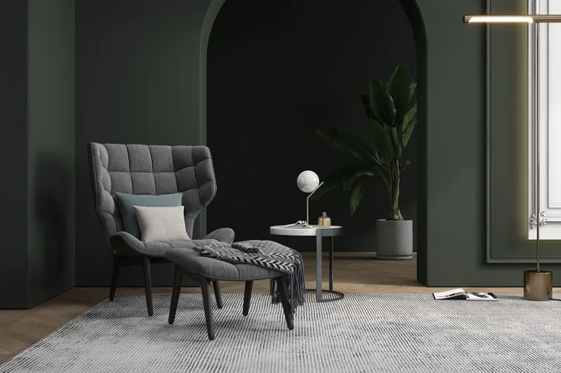 Ein stilvoller Massagesessel fügt sich harmonisch in ein modernes Wohnzimmerambiente ein, schafft eine Wellness-Oase.