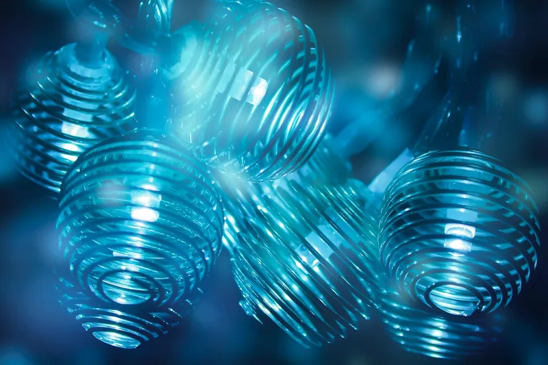 Nahaufnahme des leistungsstarken LED-Arrays im Inneren einer Rundumleuchte für maximale Helligkeit.