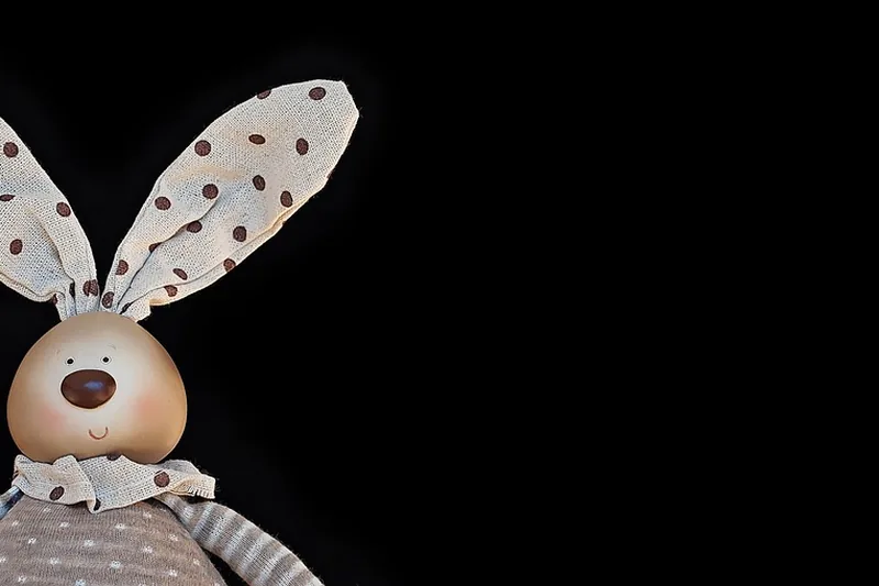 Nahaufnahme des weichen Materials eines Stimmungskuscheltiers, das Komfort verspricht.