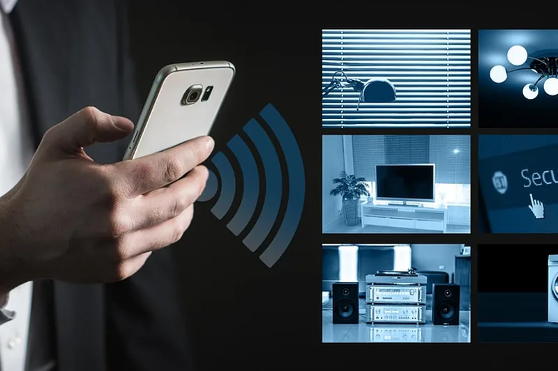 Ein sicheres, modernes Zuhause mit sichtbarer Überwachungskamera im Hintergrund, für mehr Geborgenheit.