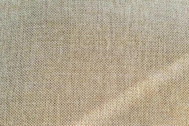 Detailaufnahme des isolierenden Materials eines Vaude-Schlafsacks.