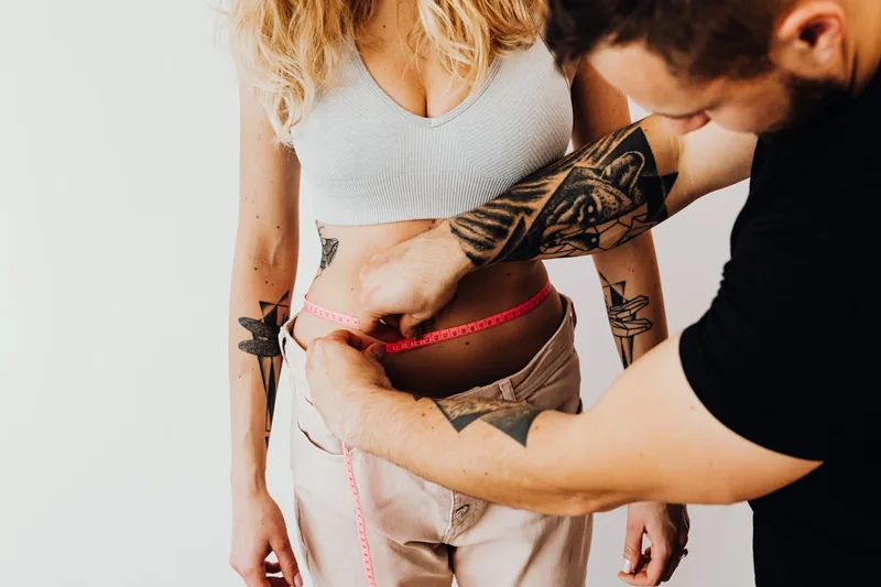 Detailaufnahme der Textur und des Materials eines Waist-Trainers