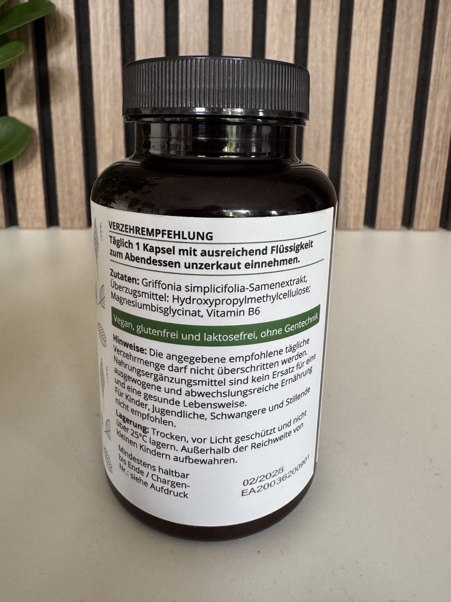 Verzehrempfehlung und Zutatenliste auf dem Etikett der Naturklar 5-HTP Plus Dose